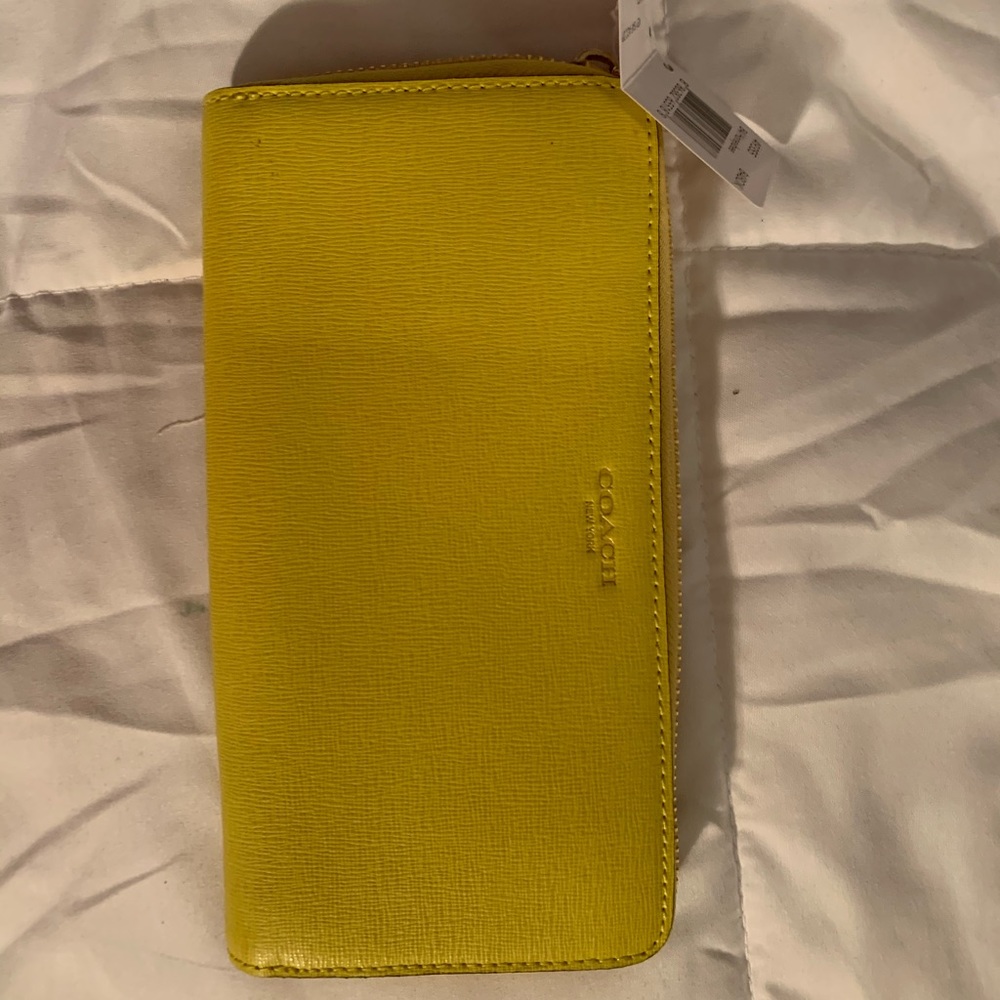 NEW WITH TAGS Honeybee Coach Wallet